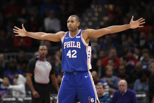 勇士2年1170万签下39岁霍福德,老将中锋成休赛期首笔引援 勇士2年1170万签下39岁霍福德,老将中锋成休赛期首笔引援